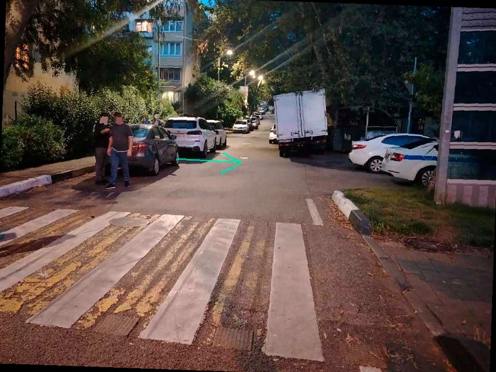 В Сочи мопедист без прав сбил ребенка