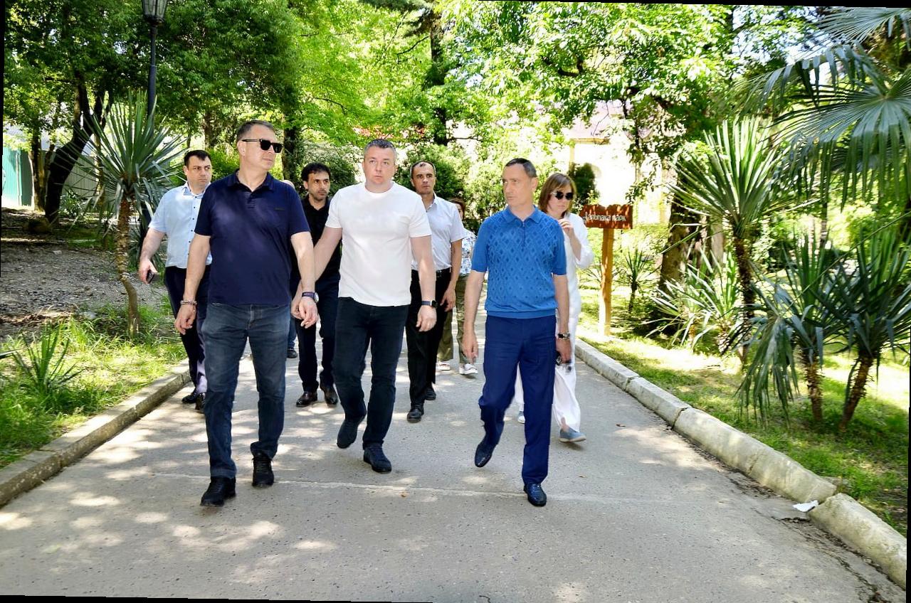 «Виктор Тепляков оценил благоустройство парка «Ривьера» в Сочи»