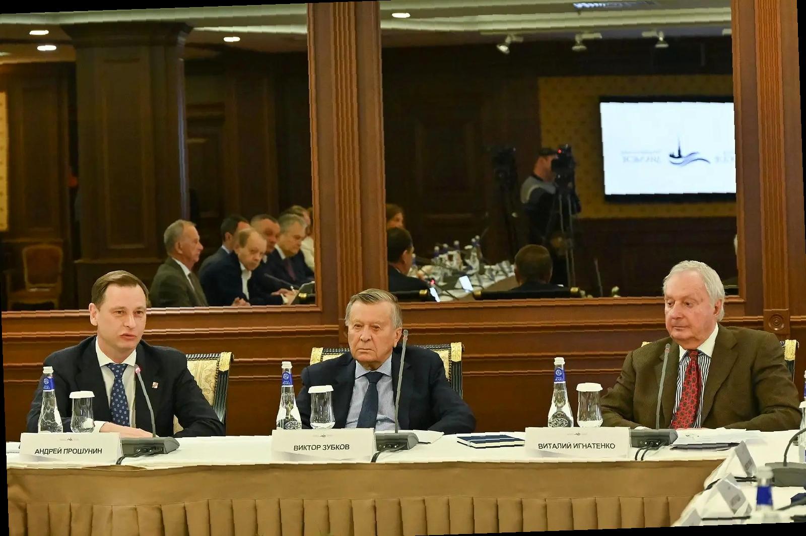 «Виктор Тепляков участвовал в 25-м форуме «Петербургский диалог»