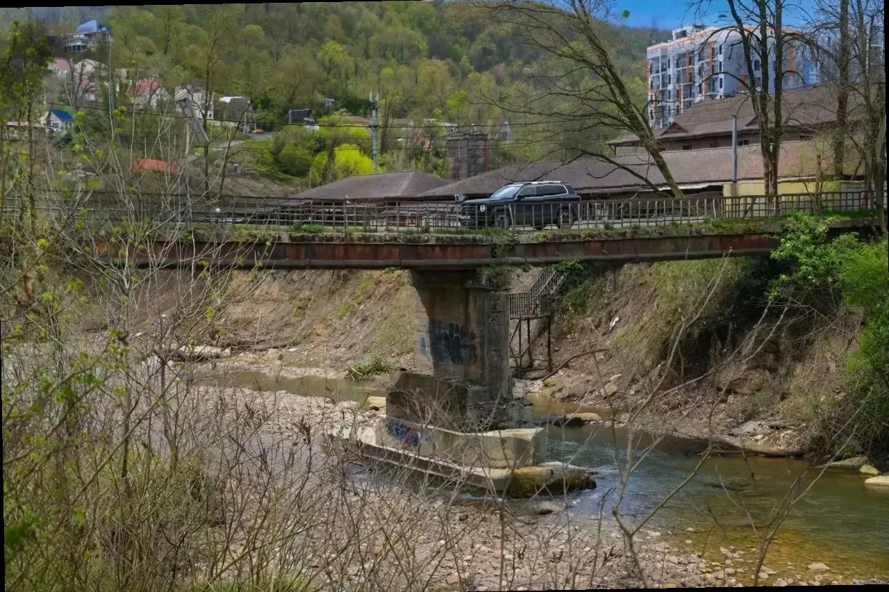 59 миллионов на дороги и новый мост: что ждёт село Верхнениколаевское