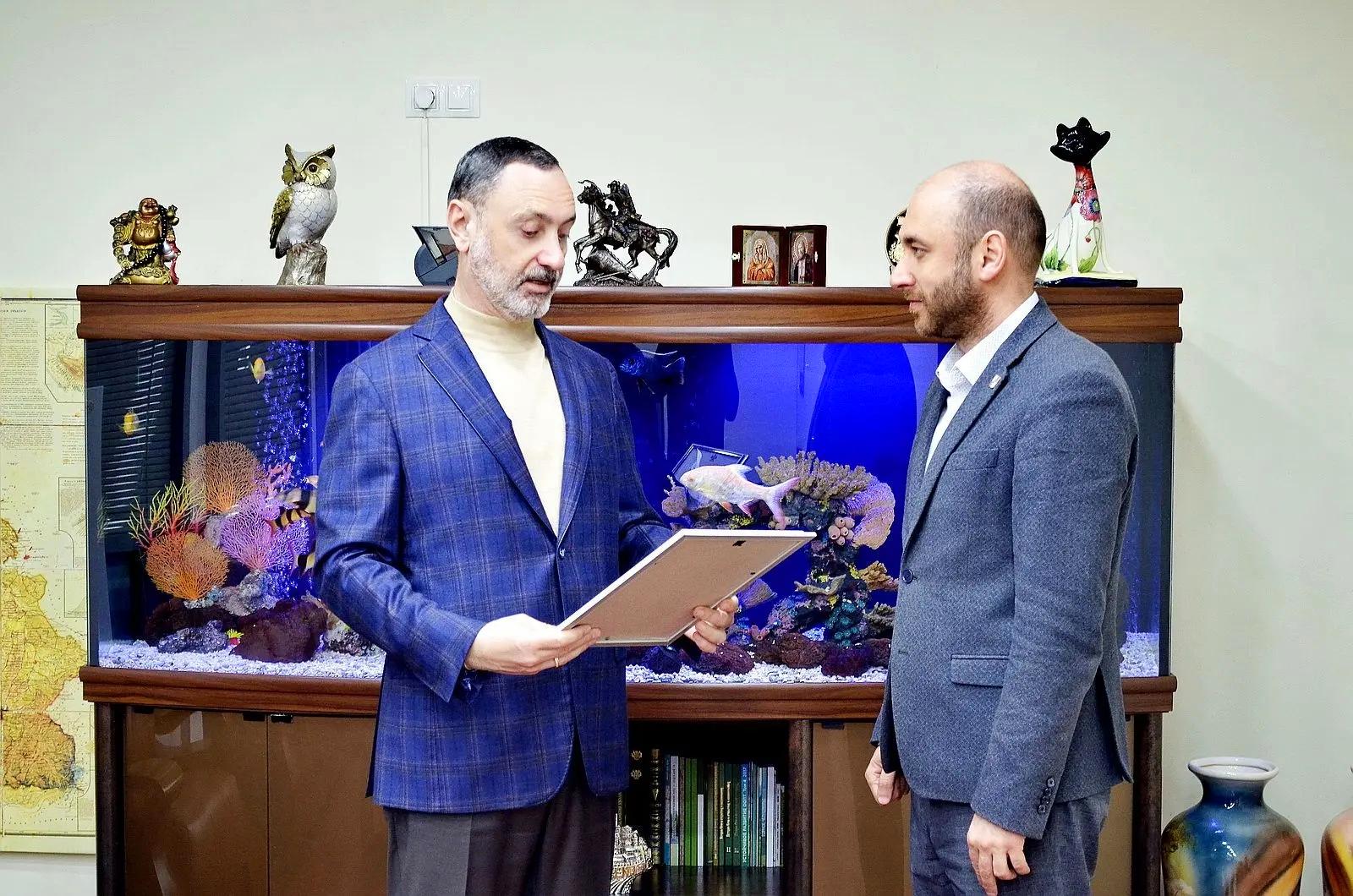 «Виктор Тепляков наградил лучших специалистов Сочи знаками отличия от краевой Думы»