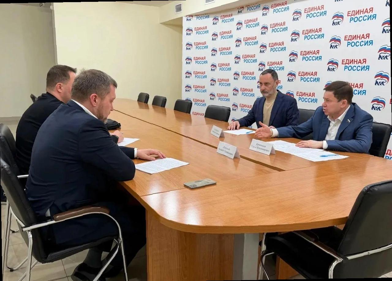 «Виктор Тепляков обсудил развитие берега Сочи»