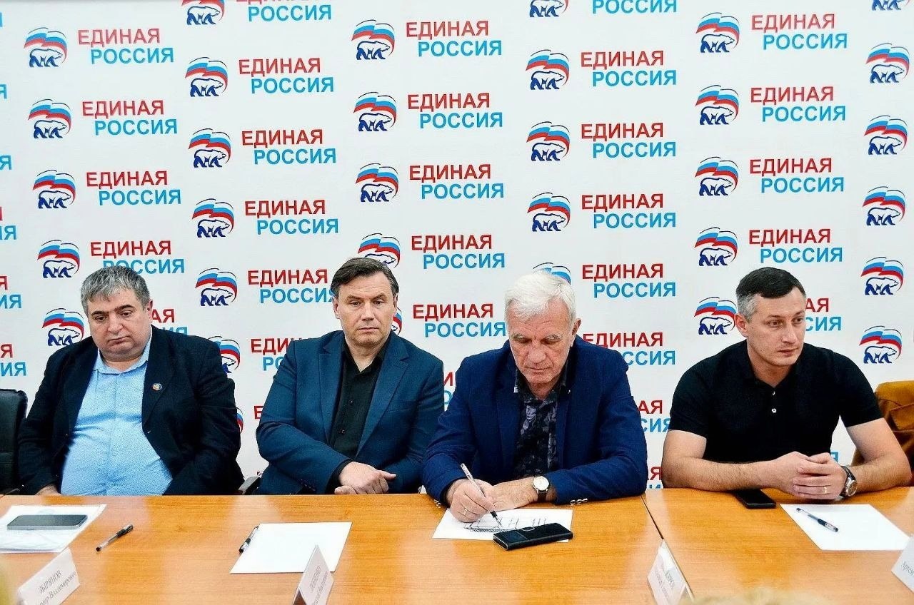Депутат ЗСК Виктор Тепляков встретился по вопросам гуманитарной помощи в зоне СВО