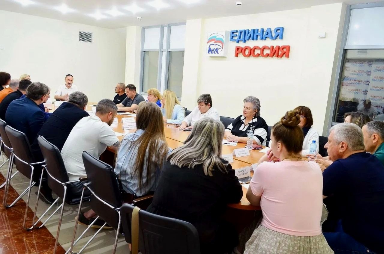 Депутат ЗСК Виктор Тепляков встретился по вопросам гуманитарной помощи в зоне СВО