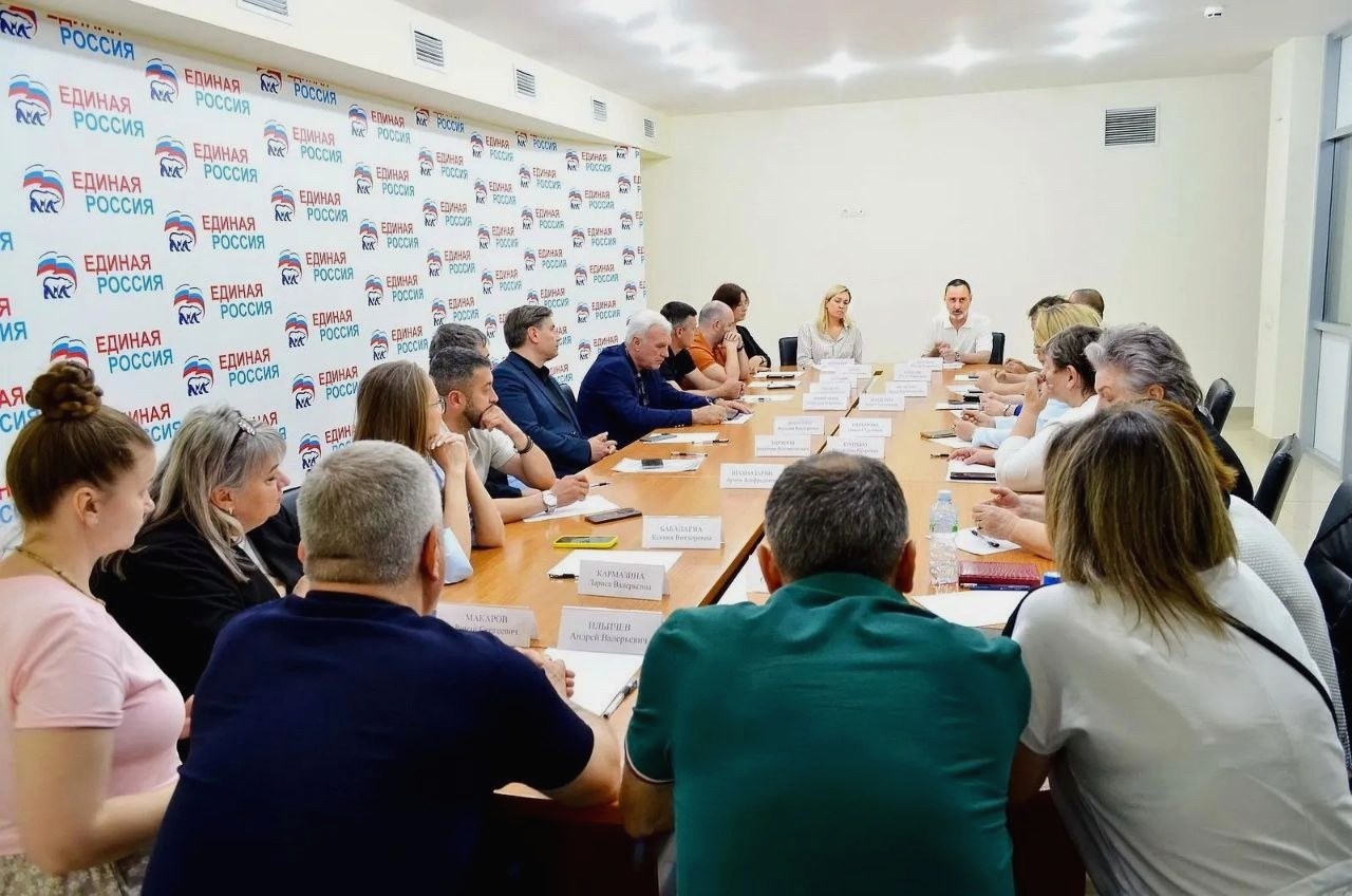 Депутат ЗСК Виктор Тепляков встретился по вопросам гуманитарной помощи в зоне СВО