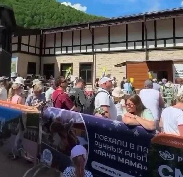 Новые сборы и очереди на курортах Сочи вызывают недовольство туристов
