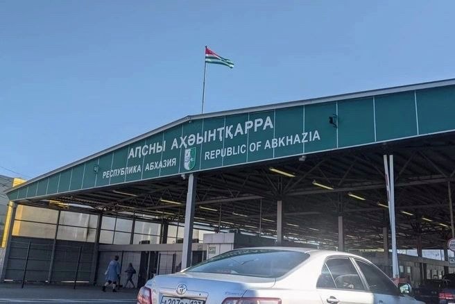 Очереди на границе с Абхазией продолжают увеличиваться