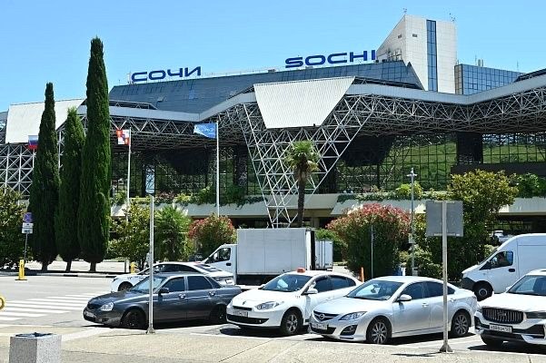 Глава Сочи Андрей Прошунин проверил работу аэропорта в условиях ограничений