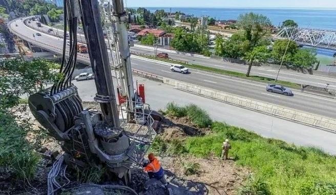 Обход Адлера в Сочи строят с использованием бесшумной технологии вдавливания шпунта