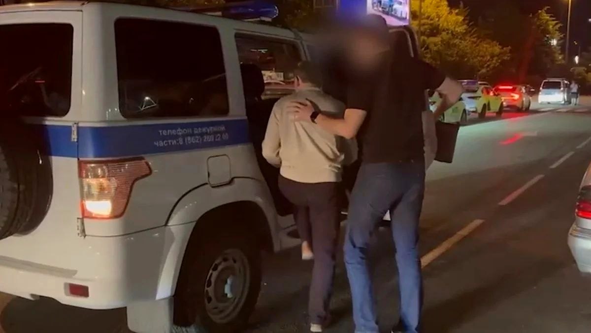 Курьер мошенников спрятал 53 млн рублей пенсионерки в лесу после двух встреч в Сочи