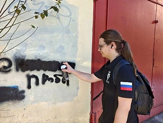 В Сочи волонтёры закрасили 134 наркотрафарета и удалили более 200 незаконных объявлений